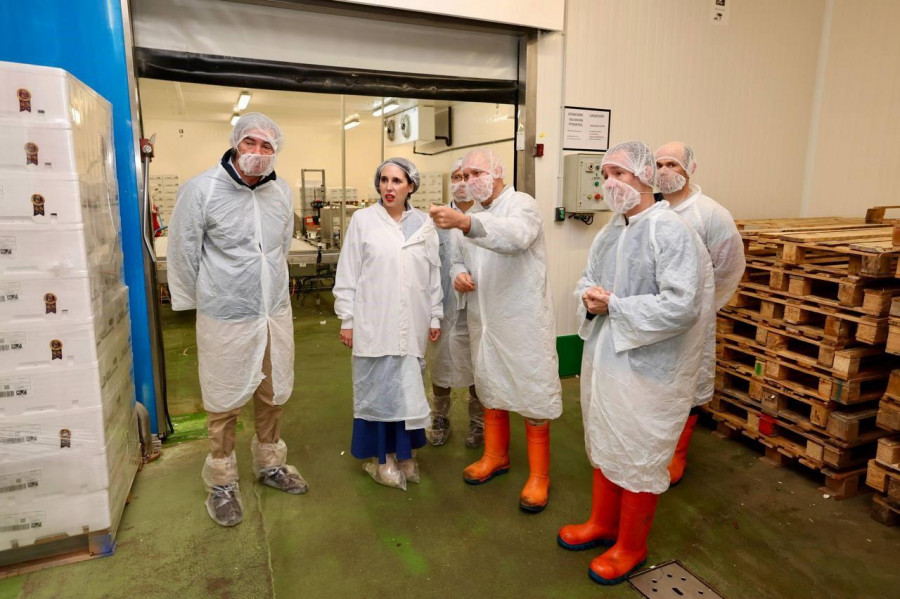 Lorenzana destaca en Stolt Sea Farm el crecimiento del empleo industrial