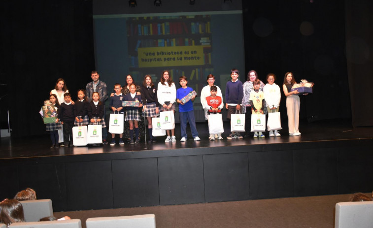El recuerdo de Mon, presente en los premios de promoción de la lectura en Cee