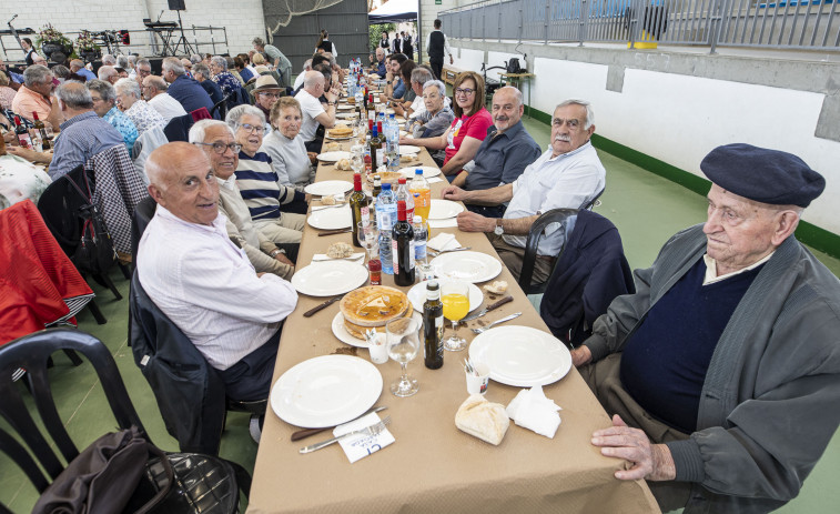 Exitosas fiestas de los mayores en A Laracha y Cerceda