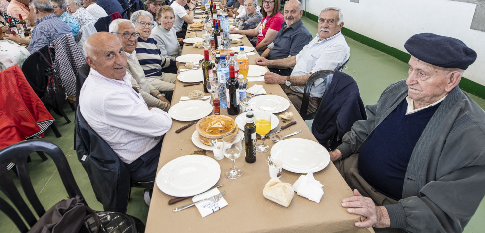 Exitosas fiestas de los mayores en A Laracha y Cerceda