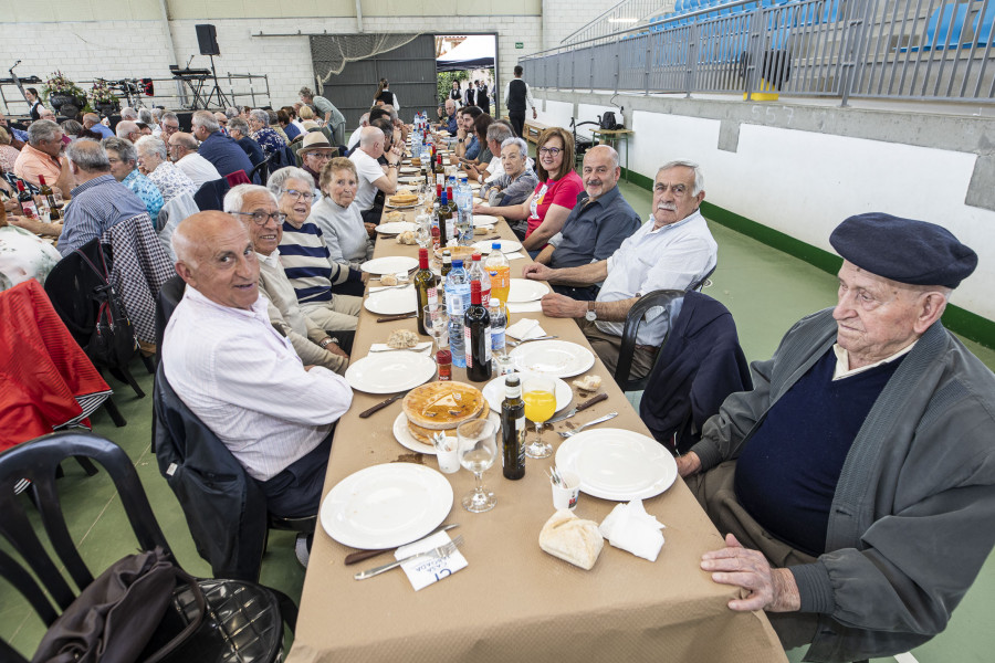Exitosas fiestas de los mayores en A Laracha y Cerceda