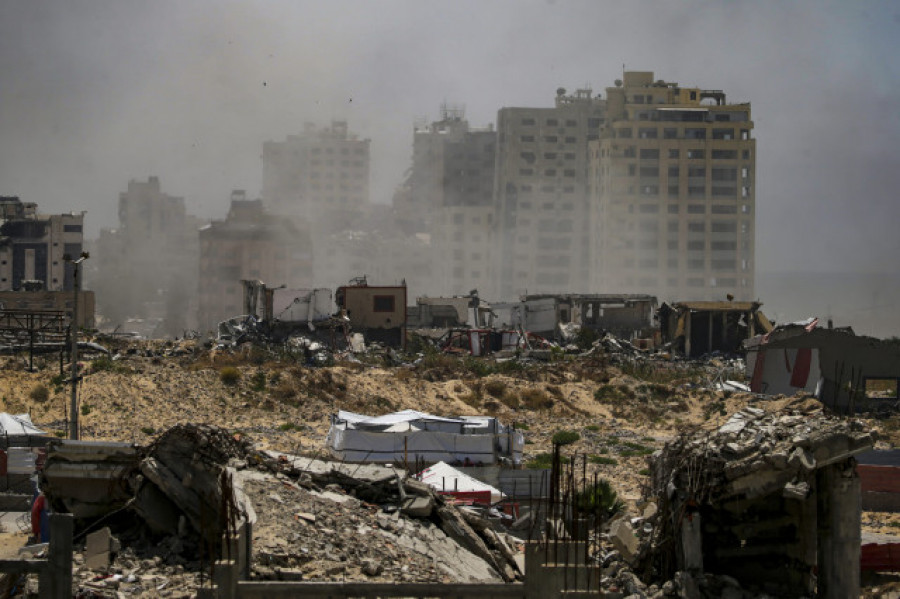 Al menos 34 muertos en un bombardeo de Israel a un campo de desplazados en Gaza