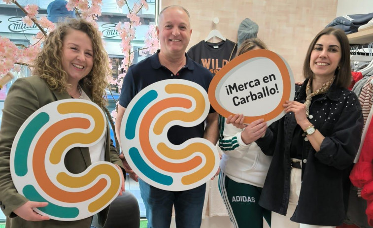 El CCA de Carballo entrega los cheques a los ganadores de la campaña del Día de la Madre