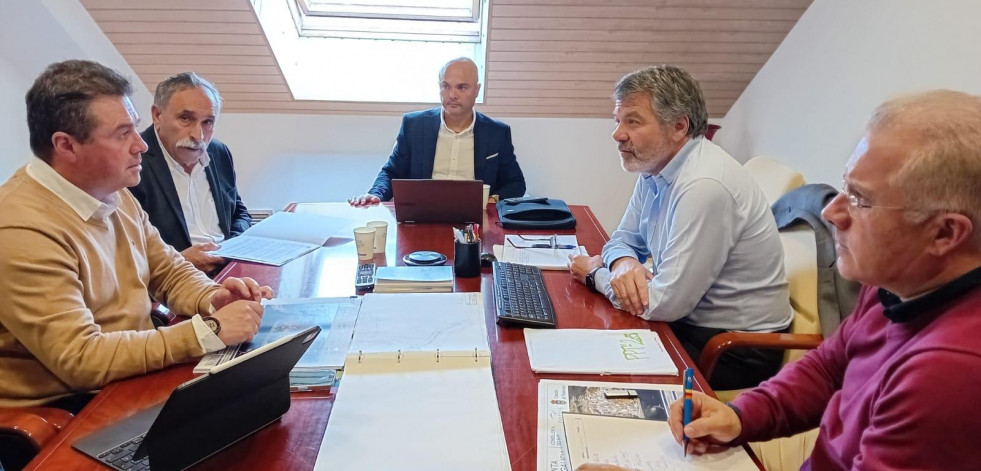 Xunta y Concello de Ponteceso financiarán la remodelaciónd el vial de acceso al puerto de Corme