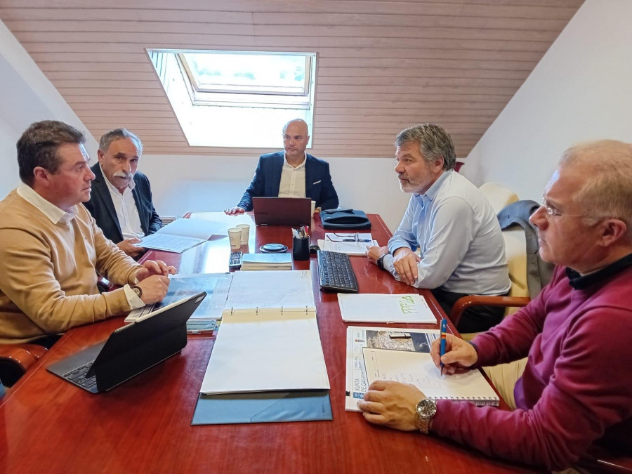 Xunta y Concello de Ponteceso financiarán la remodelaciónd el vial de acceso al puerto de Corme