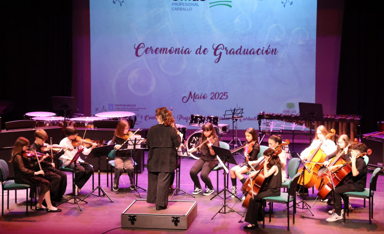 Continúan los actos de graduación en el Conservatorio de Carballo