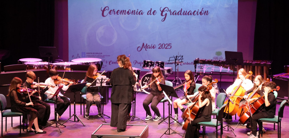 Continúan los actos de graduación en el Conservatorio de Carballo