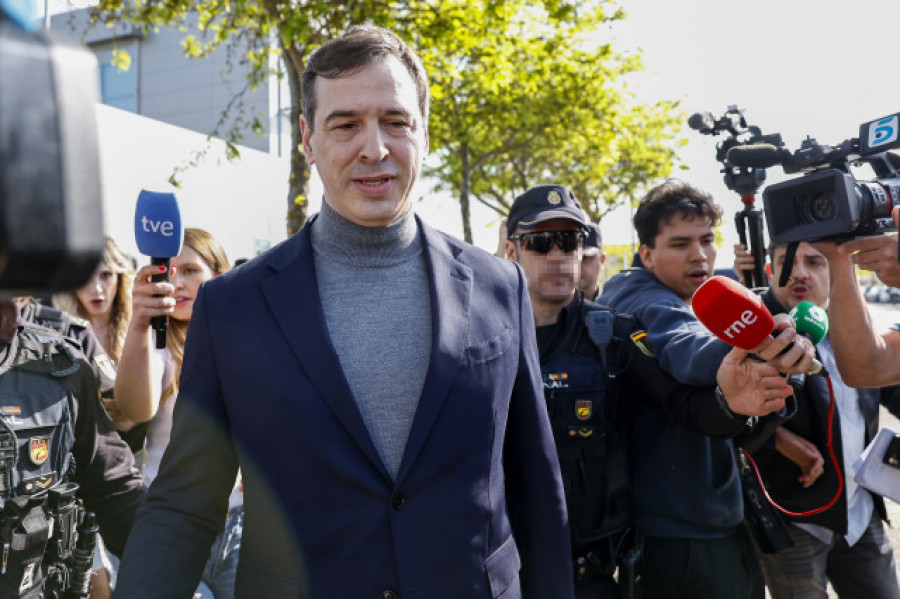 La juez envía a juicio al hermano de Pedro Sánchez y al presidente de la Diputación de Badajoz