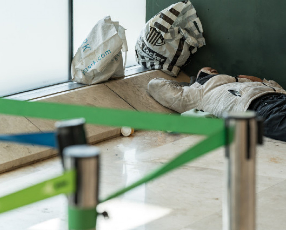 EuropaPress 6715516 persona duerme t4 aeropuerto adolfo suarezmadrid barajas 12 mayo 2025 madrid 174