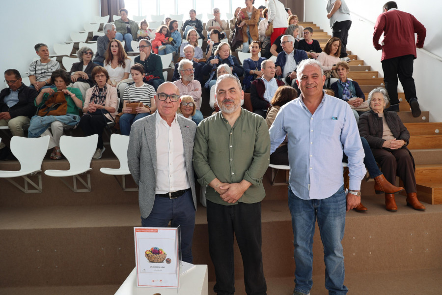 Un libro solidario sobre el alzhéimer en Carballo