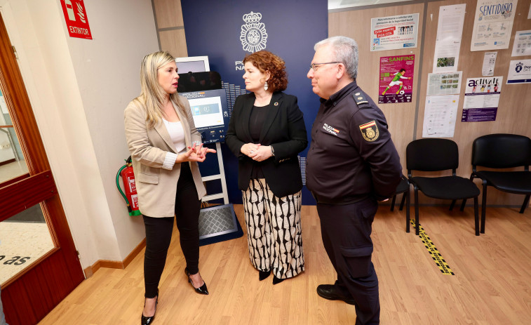 María Rivas visita el Punto de Actualización de Documentación del municipio vimiancés