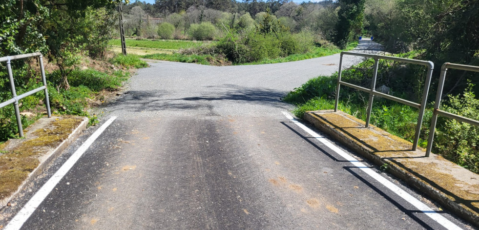 Finalizan las obras de pavimentación del viario de Oróns en la parroquia vimiancesa de Bamiro
