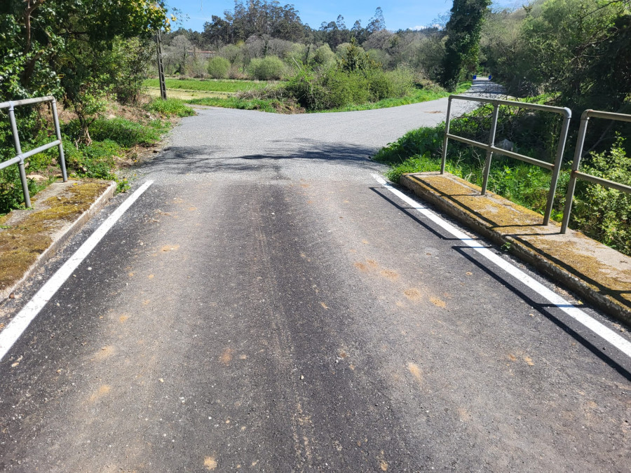 Finalizan las obras de pavimentación del viario de Oróns en la parroquia vimiancesa de Bamiro