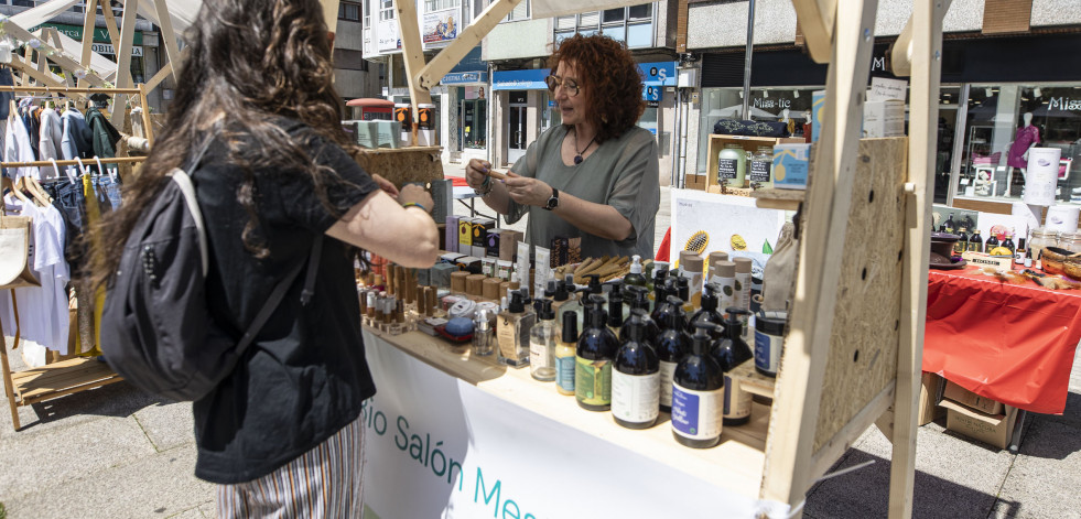 Salud y bienestar se dan cita en la plaza carballesa de la mano del comercio local