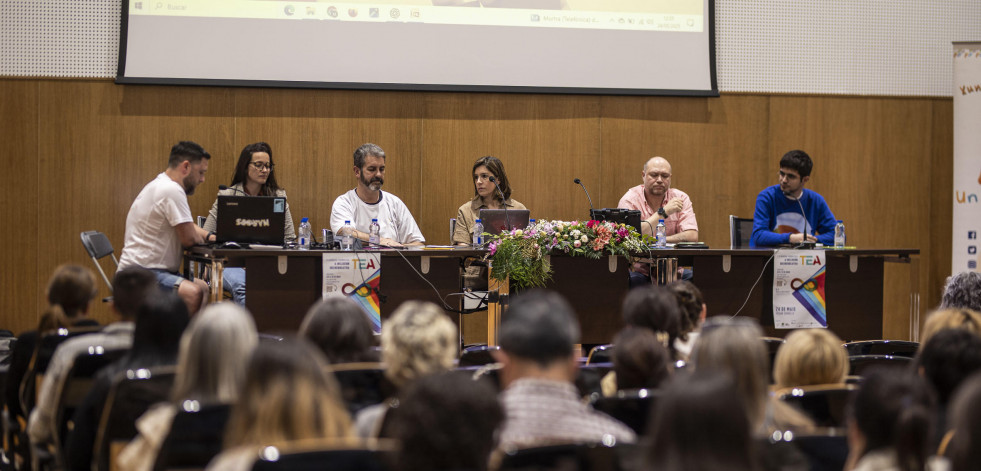 Aforo completo en la jornada formativa sobre inclusión de Un Paso Máis en Carballo