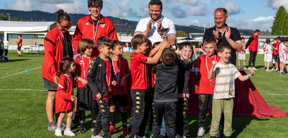 El torneo de fútbol base de  Cerceda reunió a 1.000 niños