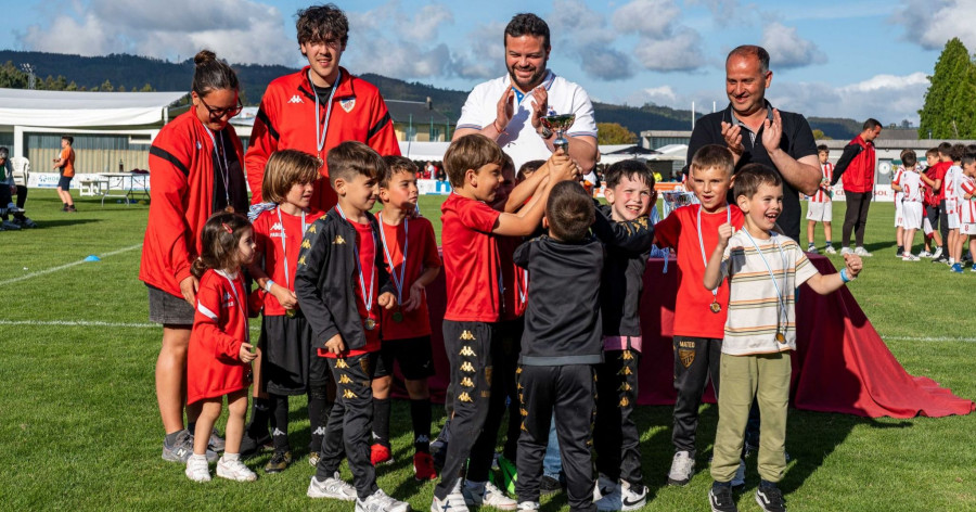 El torneo de fútbol base de  Cerceda reunió a 1.000 niños
