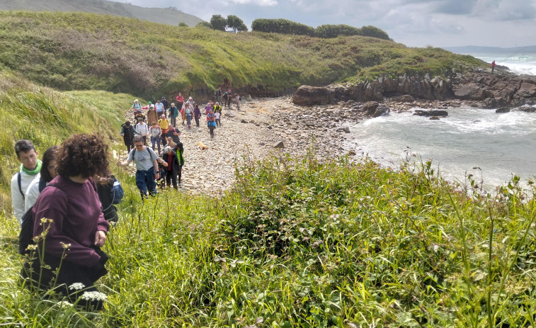 La andaina por el río Chonia cierra con éxito la XVI Primavera en Ruta