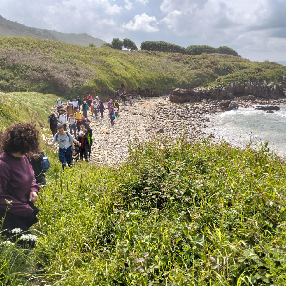 La andaina por el río Chonia cierra con éxito la XVI Primavera en Ruta