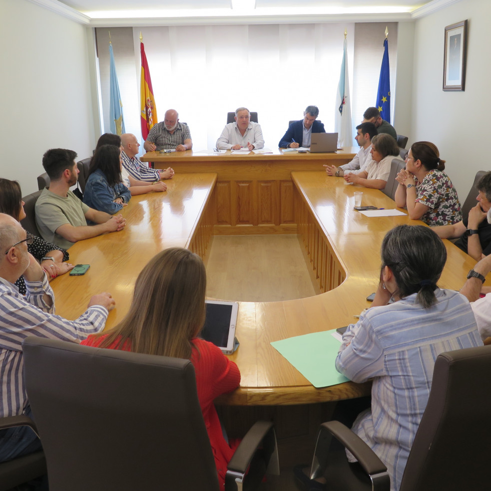 El alcalde de A Laracha anuncia a la corporación que se va a construir una nueva EDAR en Caión