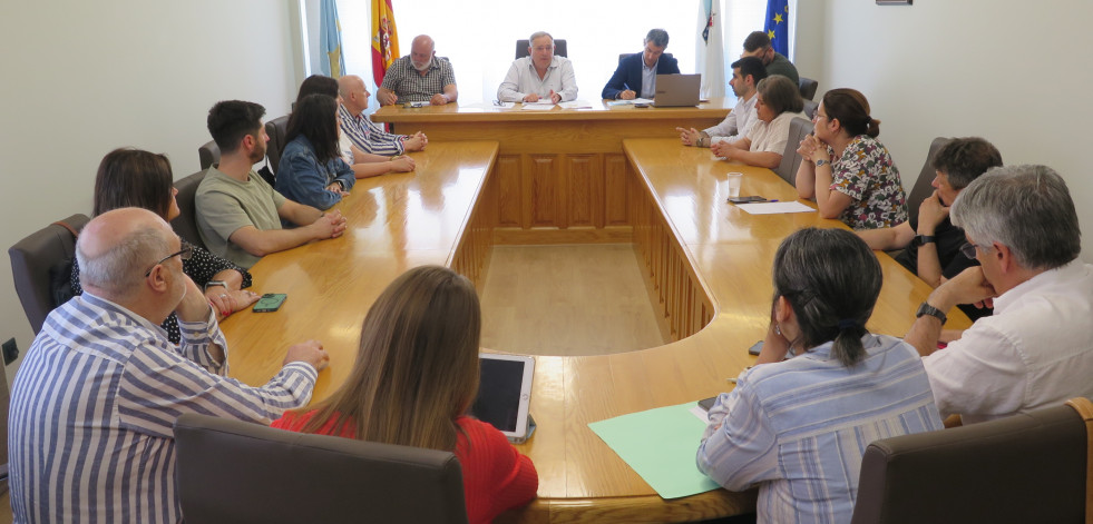 El alcalde de A Laracha anuncia a la corporación que se va a construir una nueva EDAR en Caión