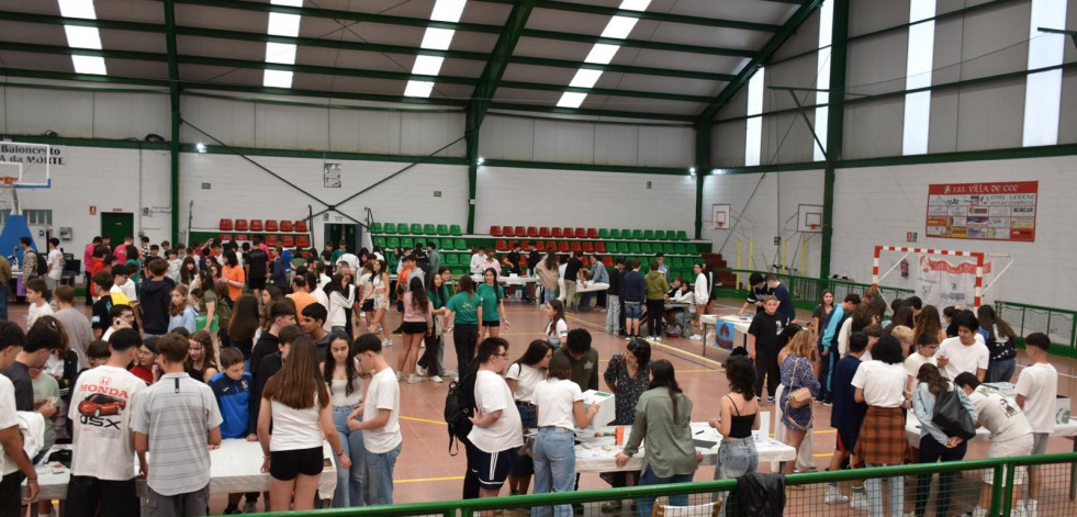 Medio millar de estudiantes sacan la ciencia a la rúa en Cee