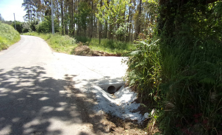 Carballo acaba de ejecutar las obras de mejora de caminos de uso agrario en Oza, Goiáns y Rus
