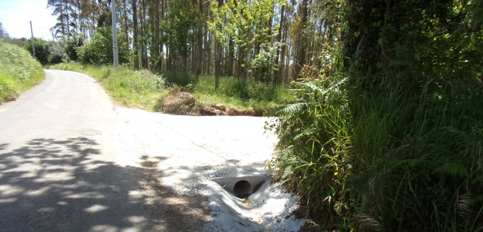 Carballo acaba de ejecutar las obras de mejora de caminos de uso agrario en Oza, Goiáns y Rus