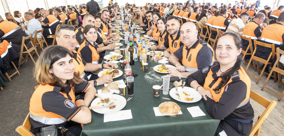 El VI Encontro de Protección Civil reúne en Zas a 300 voluntarios de la provincia