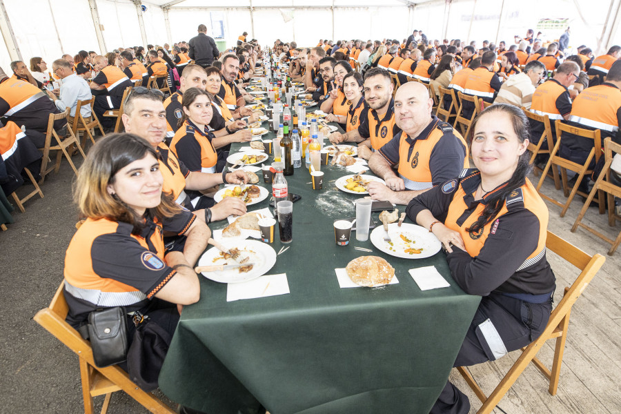 El VI Encontro de Protección Civil reúne en Zas a 300 voluntarios de la provincia