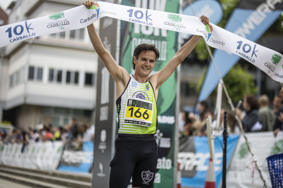 David de la Fuente, con un nuevo récord de la prueba, e Itziar Manso ganan la 10K de Carballo