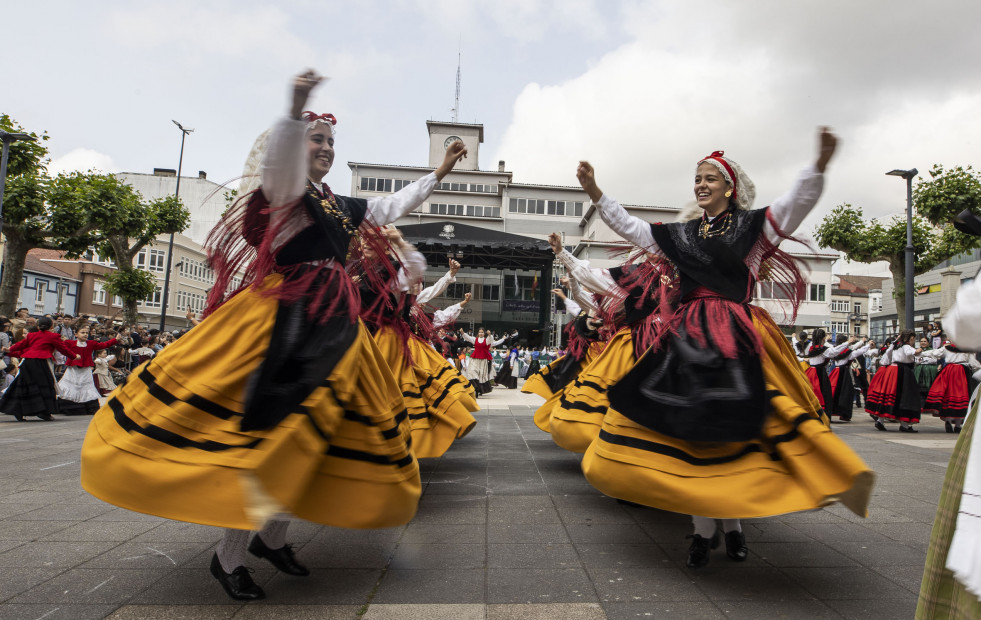 Carballo baila la Muiñeira de Berdoias