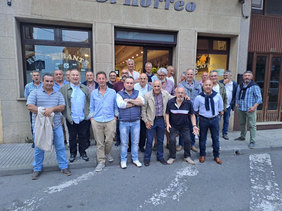 Cena de confraternidad de los Amigos de O Chorís en Carballo