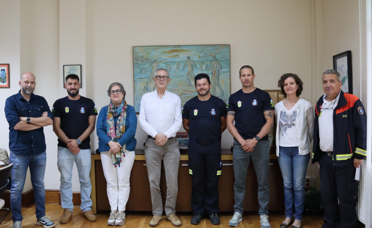 Carballo potencia Protección Civil con tres nuevos oficiales de emergencias