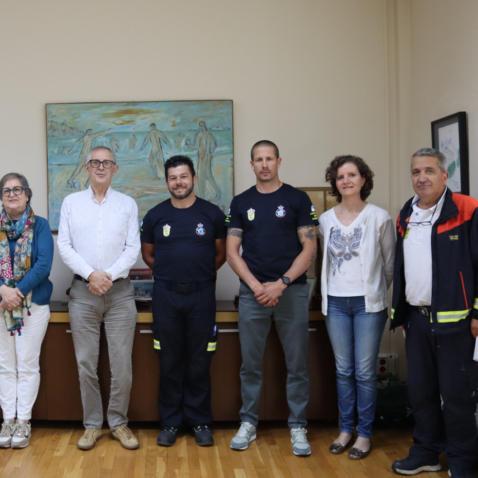 Carballo potencia Protección Civil con tres nuevos oficiales de emergencias