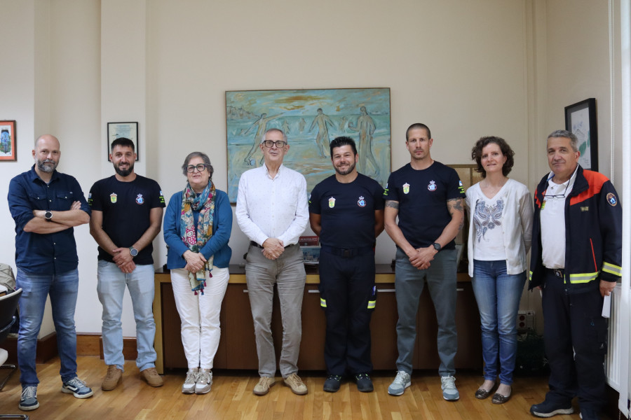 Carballo potencia Protección Civil con tres nuevos oficiales de emergencias