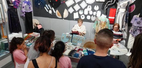 Encaixe y gastronomía en Festur, en Silleda