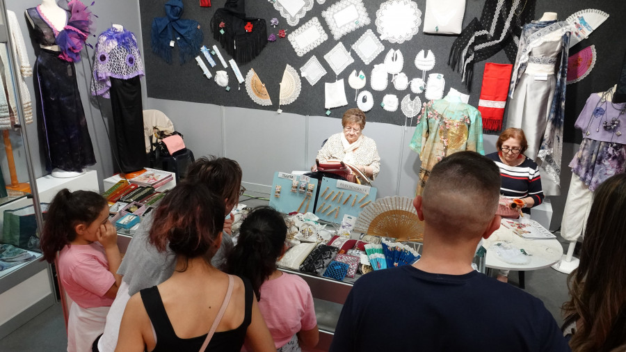 Encaixe y gastronomía en Festur, en Silleda