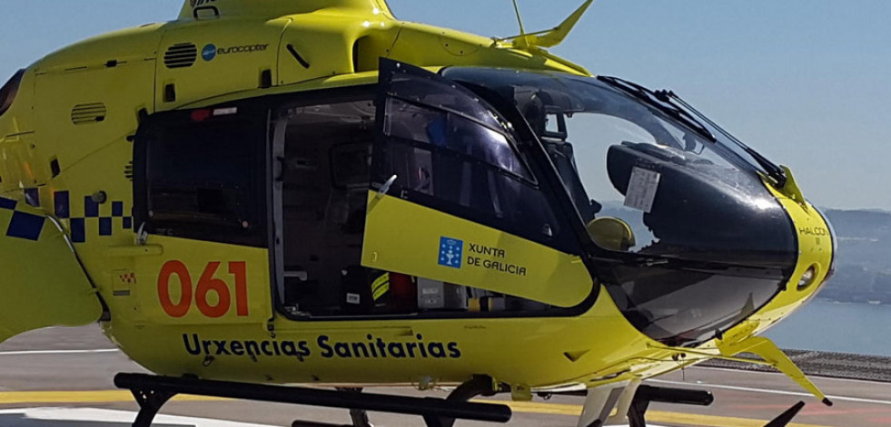 Herido un trabajador después de quedar atrapado entre un camión y un muro en Ponteceso