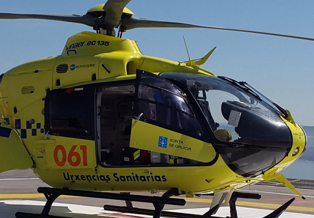 Herido un trabajador después de quedar atrapado entre un camión y un muro en Ponteceso