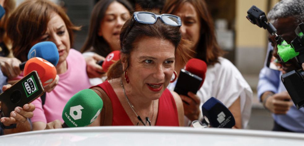 Leire Díez se explica ante Ferraz y pide la baja voluntaria del PSOE
