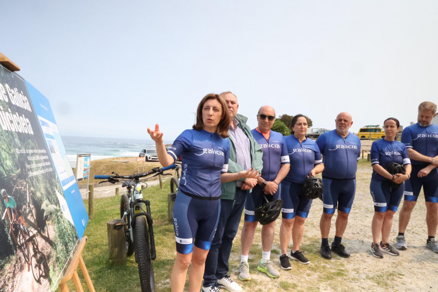 Ángeles Vázquez anuncia los nuevos recorridos en bicicleta del visor digital de la Xunta