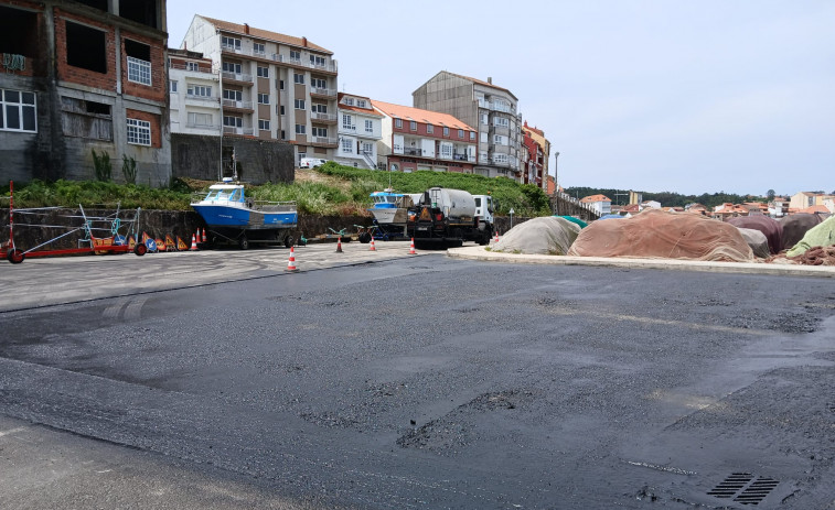 La Xunta invierte 130.000 euros en renovar pavimentos en los puertos de Camelle y Camariñas