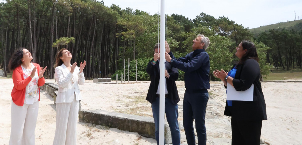 Balarés acogió la entrega de las banderas azules de Galicia