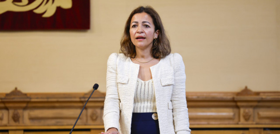 La conselleira do Mar se estrena en el Parlamento sin mención a su antecesor ni a la polémica por los abrazos