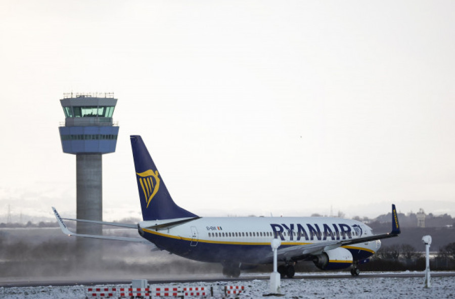 Nueve heridos tras un aterrizaje de emergencia en Ryanair por fuertes tormentas en Alemania