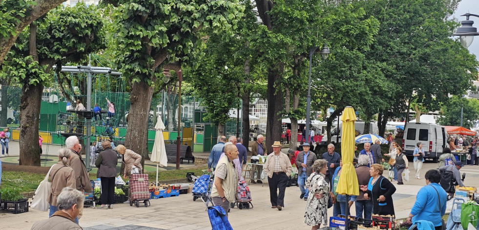 La huerta tira de la feria en Carballo