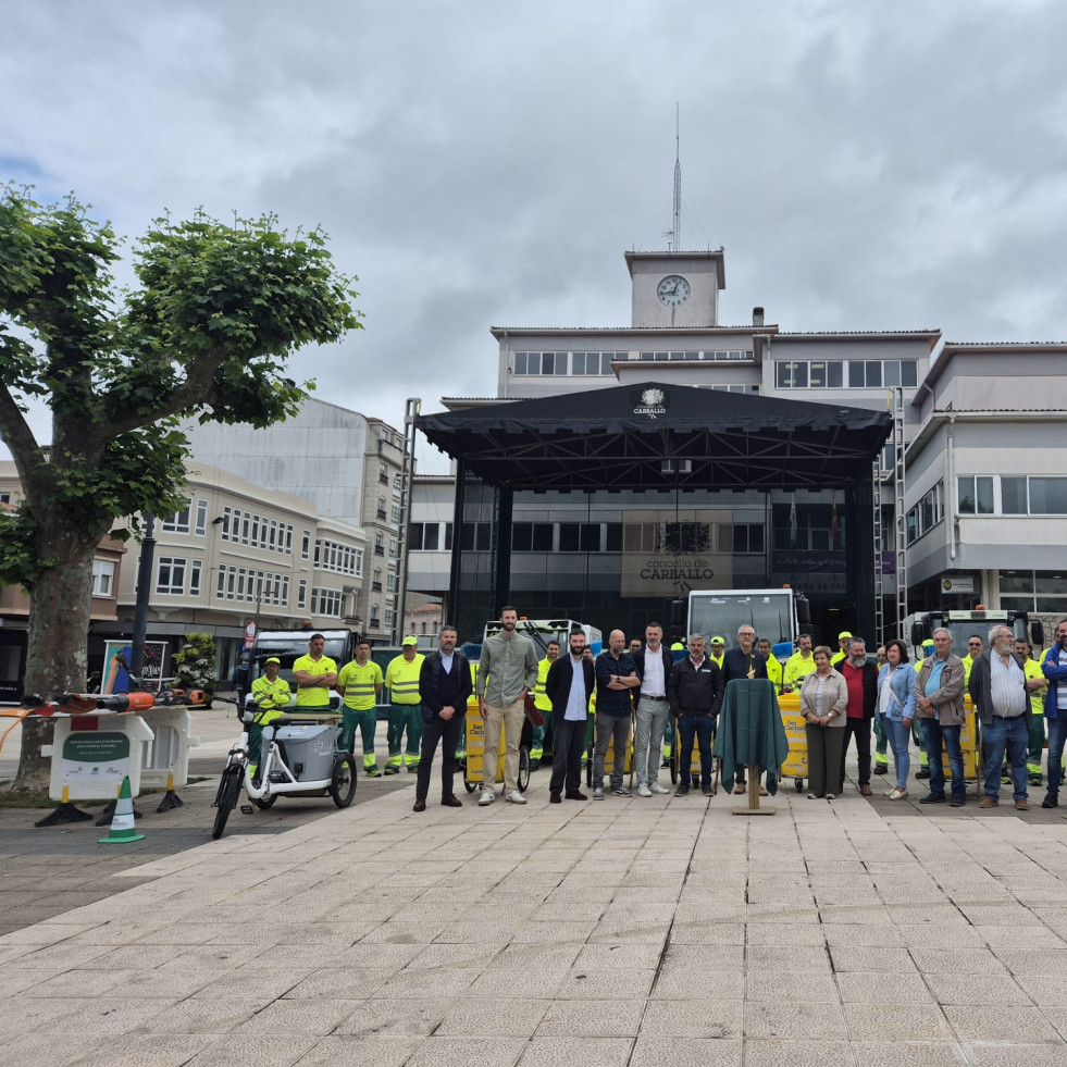 Aspaber presenta el renovado equipo de limpieza viaria en Carballo