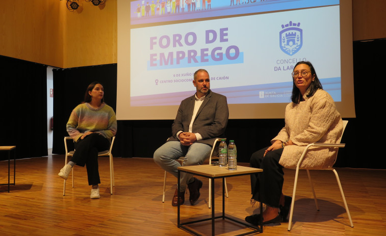 Casi un centenar de asistentes al Foro de Emprego en Caión