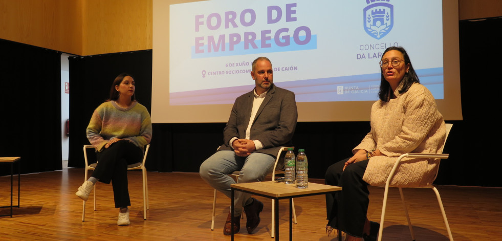 Casi un centenar de asistentes al Foro de Emprego en Caión